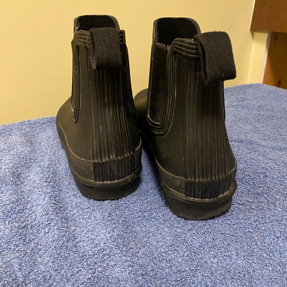 Hunter Boots - Women’s Classic Chelsea Hunter Boots in Black - Picture 7 of 9